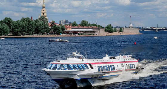 В Петергоф на Метеоре всей семьей